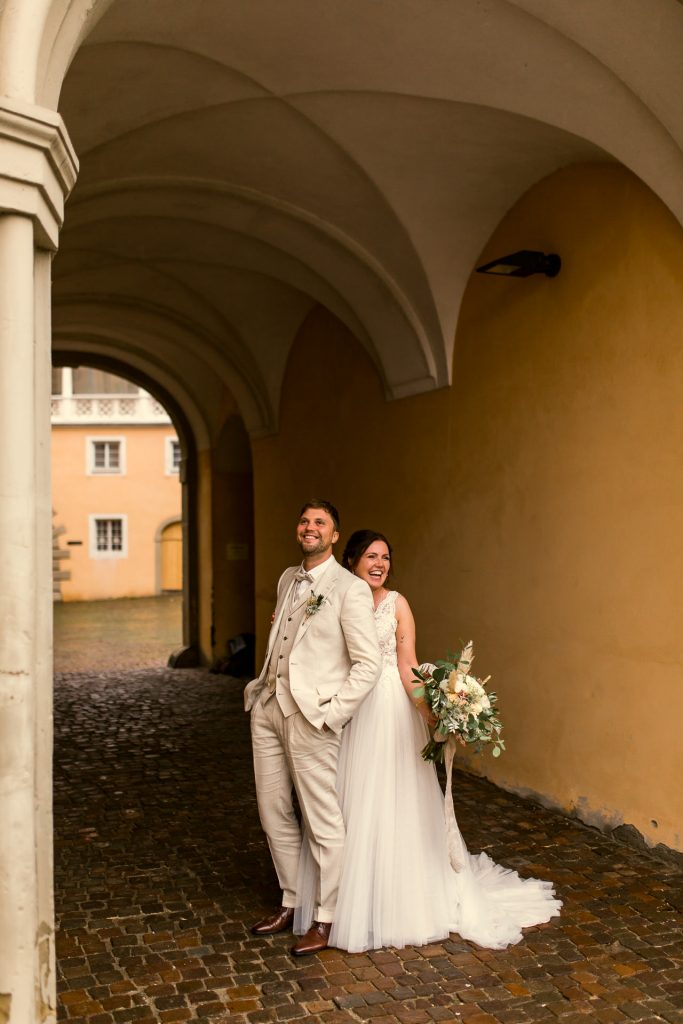Brautpaarshooting im regen auf Schloss Ellwangen
