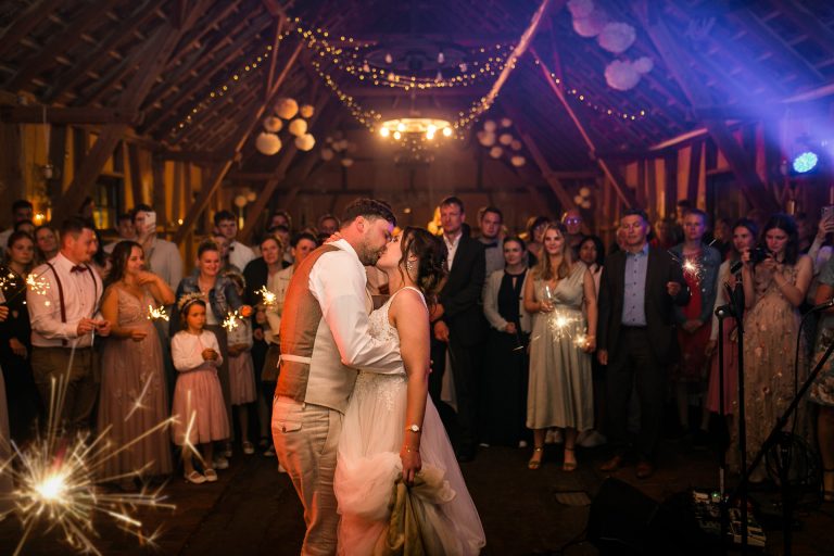 Hochzeitstanz mit Wunderkerzen