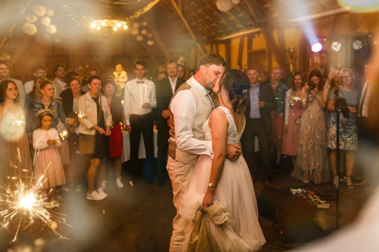 Hochzeitstanz mit Wunderkerzen