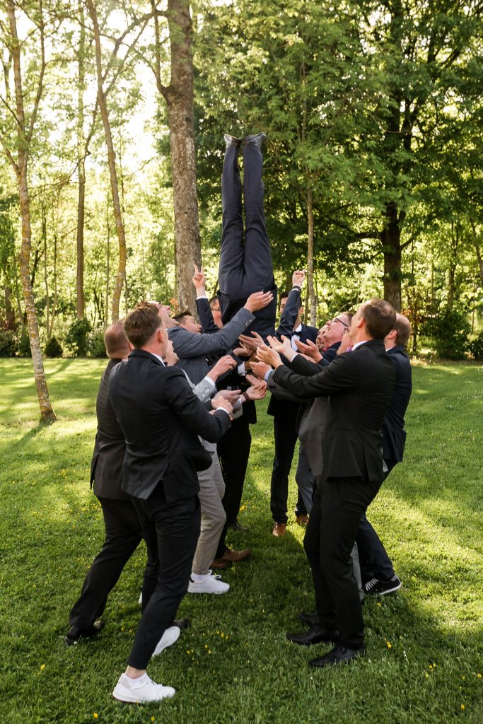 Gruppenfoto in der Eventscheune Gut Ludwigsruhe