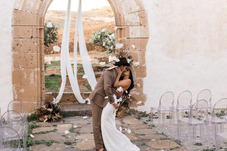 Elopement auf Fuerteventura mit Brautkleid von geymabodas