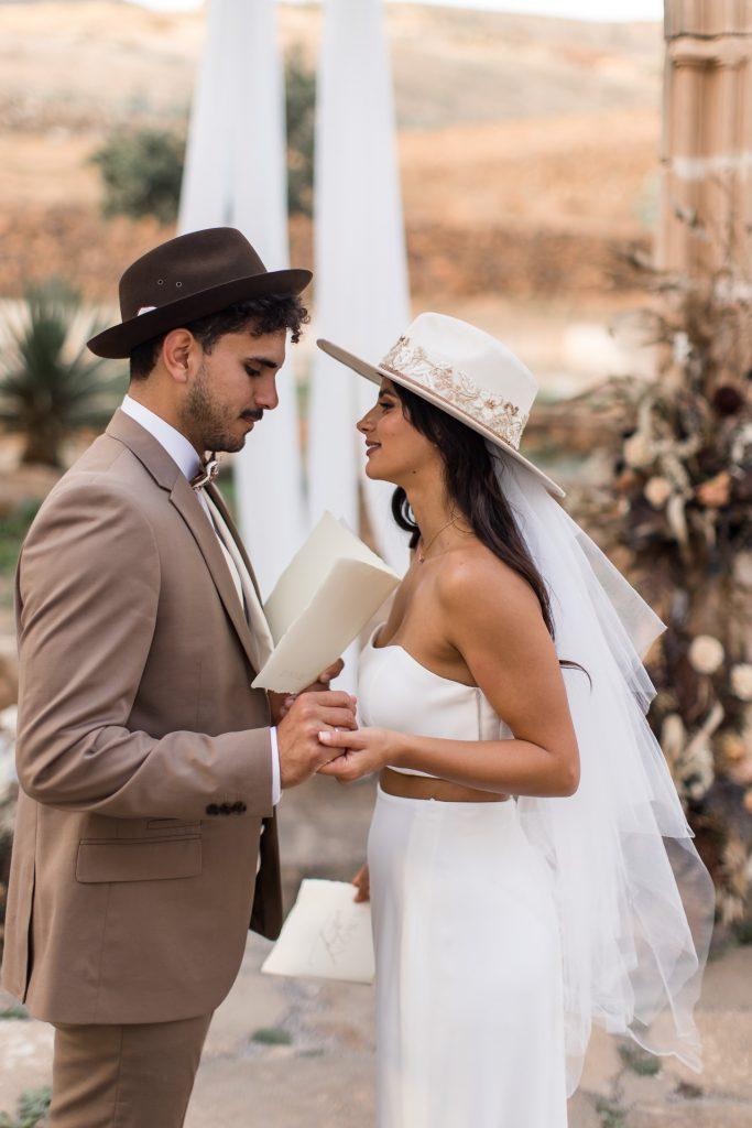 Elopement auf Fuerteventura mit Brautkleid von geymabodas
