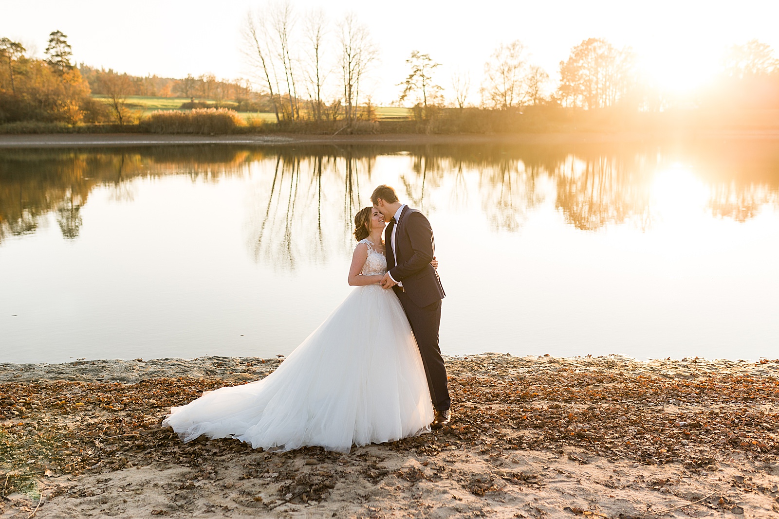 Romantisches After-Wedding-Shooting im Herbst am Degenbachsee in Crailsheim