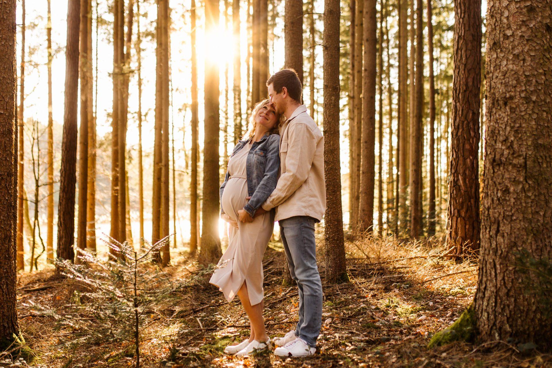 Babybauchshooting im Wald in Öhringen